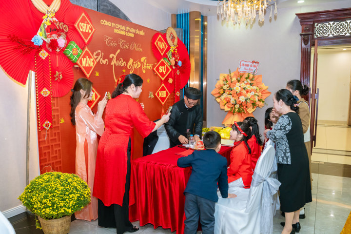 Hoạt động xin chữ đầu năm trong Year End Party